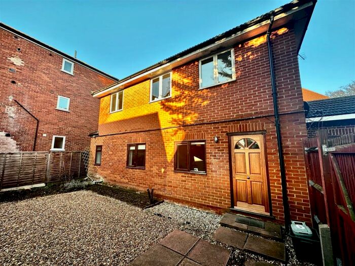 1 Bedroom Flat To Rent In Hersham Road, Walton-On-Thames, KT12