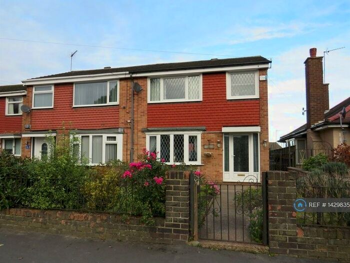 3 Bedroom Semi-Detached House To Rent In Wawne Road, Hull, HU7