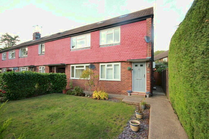 2 Bedroom Ground Maisonette To Rent In Pinewood Green, Iver, SL0