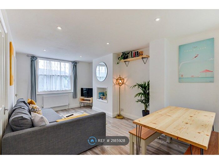2 Bedroom Terraced House To Rent In Vine Street, Brighton &amp; Hove, BN1
