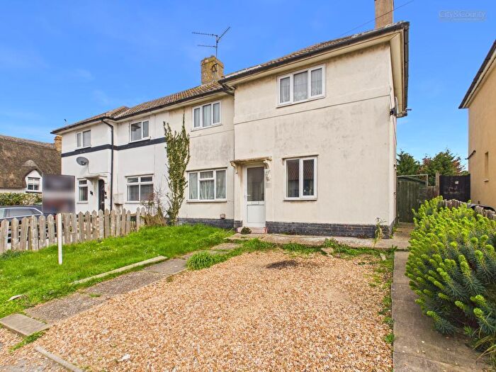 3 Bedroom Semi-Detached House For Sale In South Street, Stanground, Peterborough, PE2
