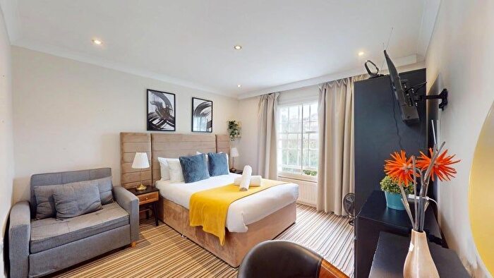 Studio To Rent In London, N1