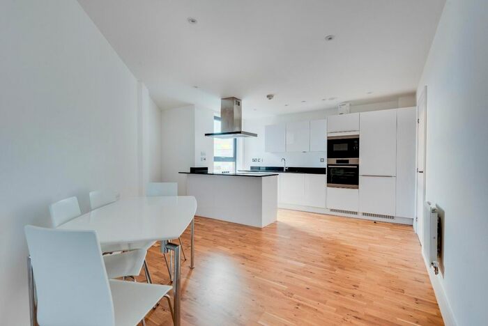 3 Bedroom Flat To Rent In Leven Road, London, E14