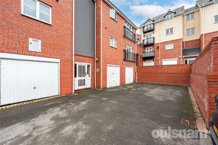 2 Bedroom Flat For Sale In Mill Street, Evesham, Worcestershire, WR11