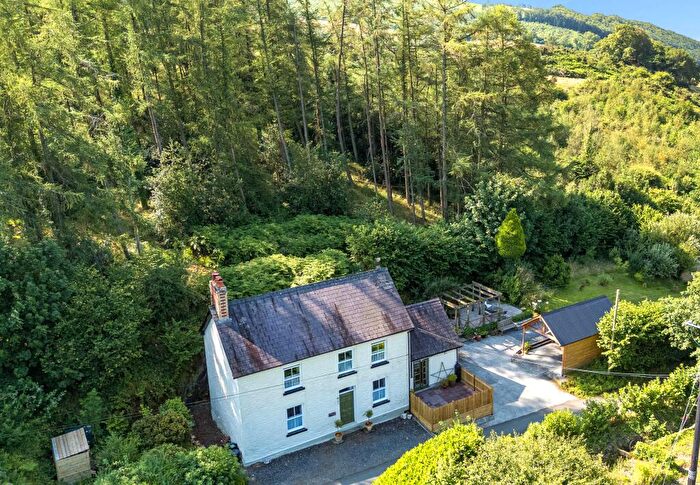 4 Bedroom Detached House For Sale In Llandovery Carmarthenshire, SA20