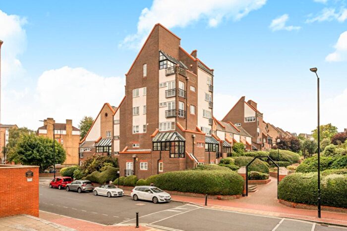 2 Bedroom Flat For Sale In Heron Place, Rotherhithe, SE16