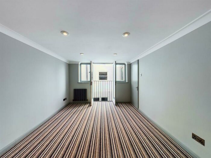 1 Bedroom Flat To Rent In Lower Rock Gardens, Brighton, BN2