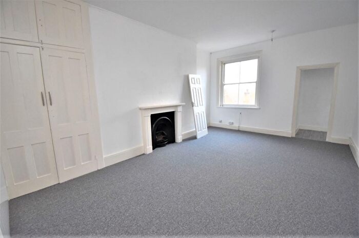 2 Bedroom Flat To Rent In Castle Hill, Rochester, ME1