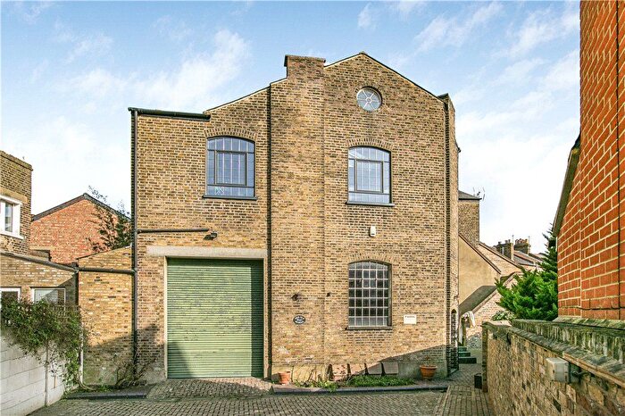 1 Bedroom Maisonette To Rent In Shrubbery Road, London, SW16