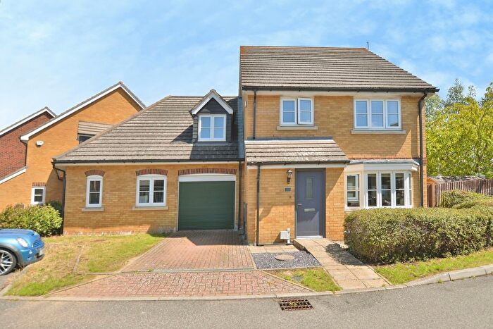 4 Bedroom Semi Detached House For Sale In Kennard Way, Ashford, Kent, TN24