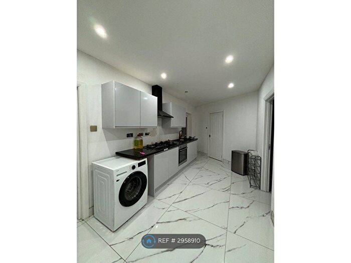 1 Bedroom Flat To Rent In Bouverie Way, Slough, SL3
