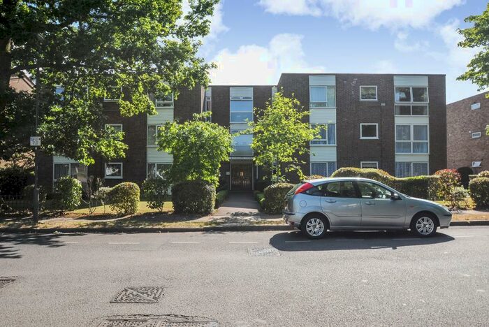 2 Bedroom Apartment To Rent In Hatch End, HA5