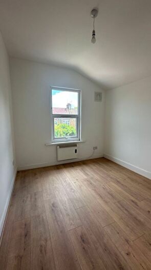 2 Bedroom Flat To Rent In Dersingham Avenue, London, E12