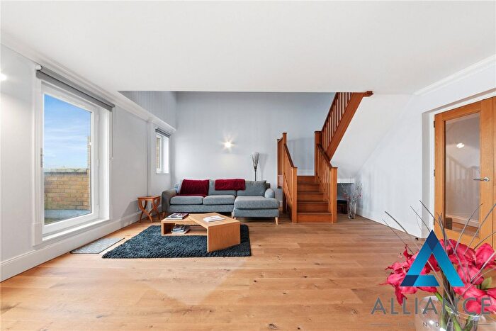 2 Bedroom Flat For Sale In Narrow Street, London, E14