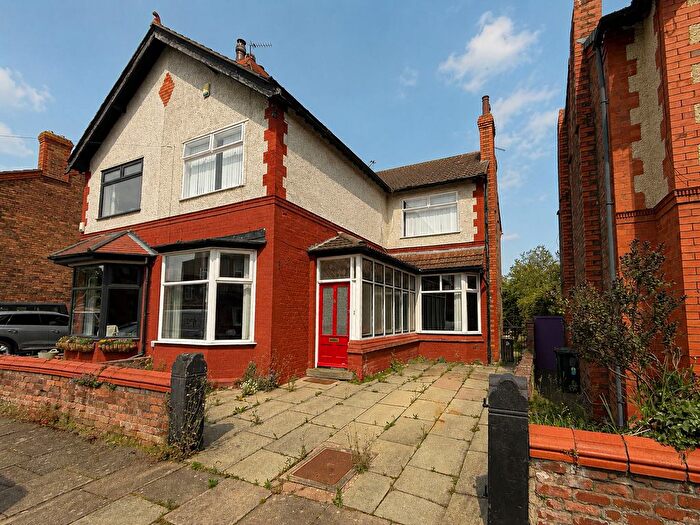 4 Bedroom Semi-Detached House For Sale In Buckingham Avenue, Prenton, CH43