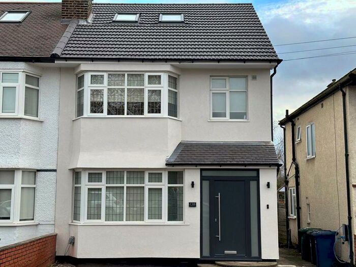4 Bedroom Semi-Detached House To Rent In Broadfields Avenue, Edgware, HA8