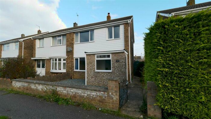 Semi-Detached House To Rent In Shakespeare Road, St Ives, PE27