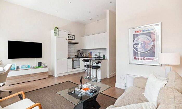 1 Bedroom Flat To Rent In Baker Street, Marylebone, London, W1U