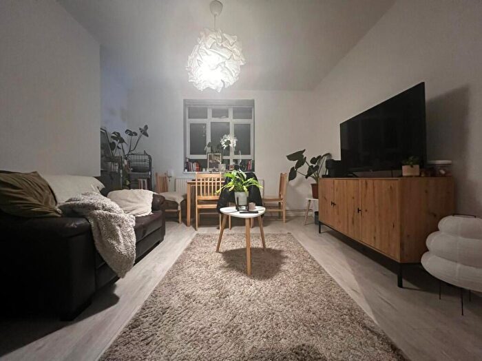 3 Bedroom Semi Detached House To Rent In Padstow Avenue, Milton Keynes, MK6