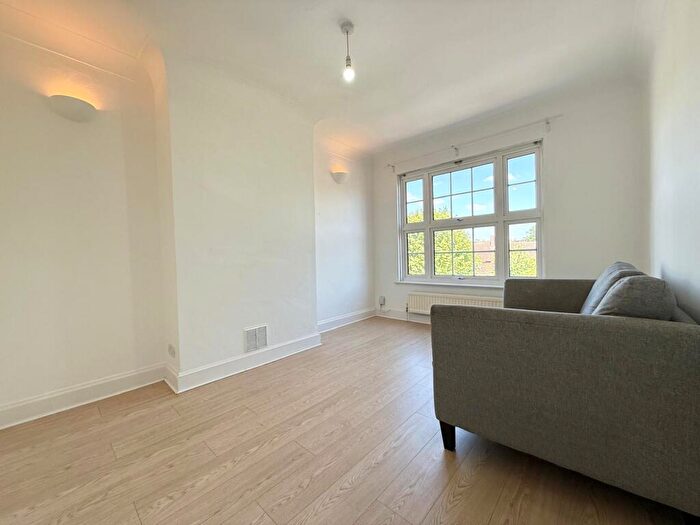 2 Bedroom Flat To Rent In Well Hall Road, Eltham, SE9