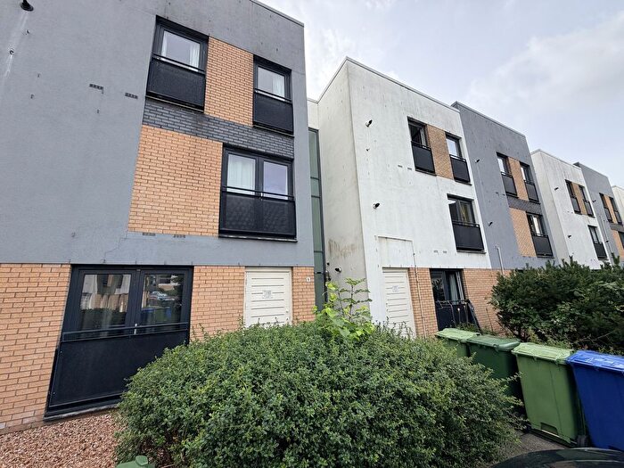 2 Bedroom Flat To Rent In Firpark Close, Glasgow, G31