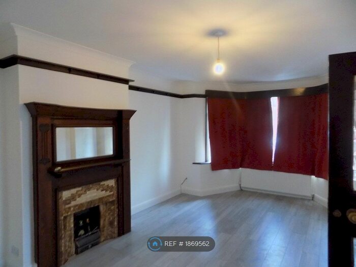 1 Bedroom Semi-Detached House To Rent In East End Road, London, N2