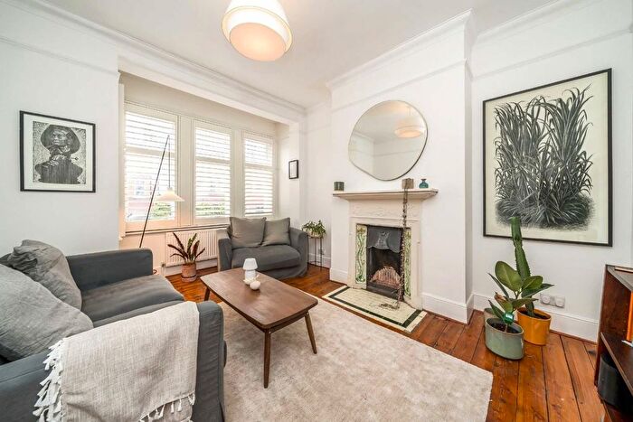 3 Bedroom Flat For Sale In Doverfield Road, Brixton, SW2