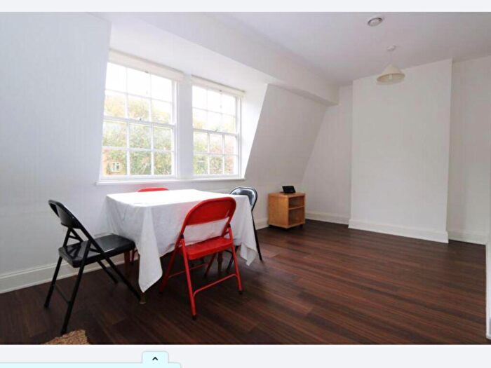 2 Bedroom Flat To Rent In Long Acre, Bath, BA1