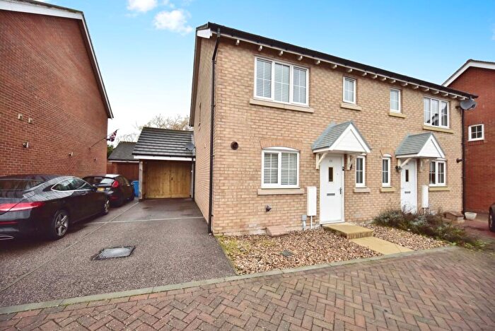 3 Bedroom Semi Detached House For Sale In Leigh Road, Sittingbourne, Kent, ME10