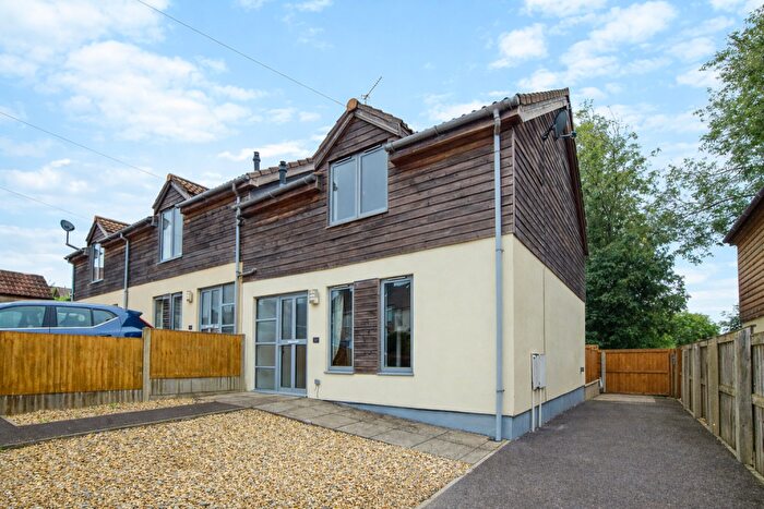 2 Bedroom End Of Terrace House To Rent In Seymour Road, Staple Hill, BS16