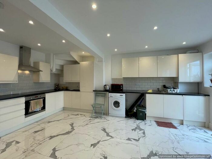 2 Bedroom End Of Terrace House To Rent In Leiston Spur, Slough, SL1