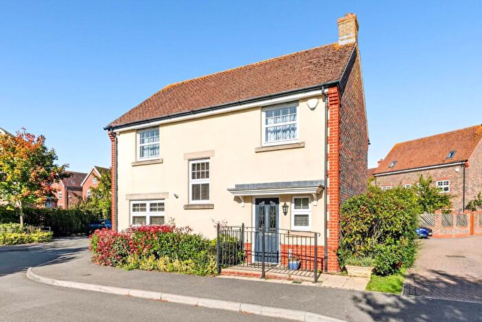 4 Bedroom Detached House For Sale In Woodpecker Place, Jennetts Park, RG12