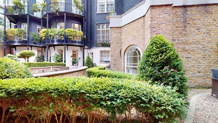 2 Bedroom Flat To Rent In Curzon Square, London, W1J
