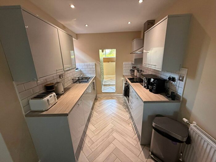 3 Bedroom Property To Rent In Bay Street, Swansea, SA1