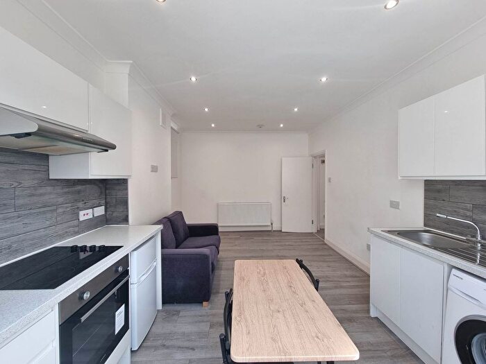 2 Bedroom Flat To Rent In Oakleigh Road North, Whetstone, N20