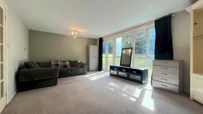 3 Bedroom Flat To Rent In Cedar Gardens, Sutton, SM2