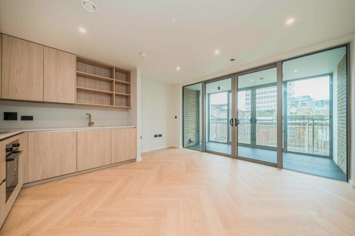 Flat To Rent In Beeline Way, New Malden, KT3