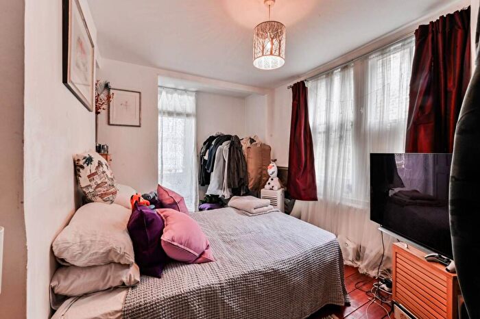 4 Bedroom House For Sale In Princess May Road, Newington Green, London, N16