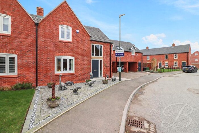 3 Bedroom Semi Detached House For Sale In Boundary Way, Glapwell, Chesterfield, S44