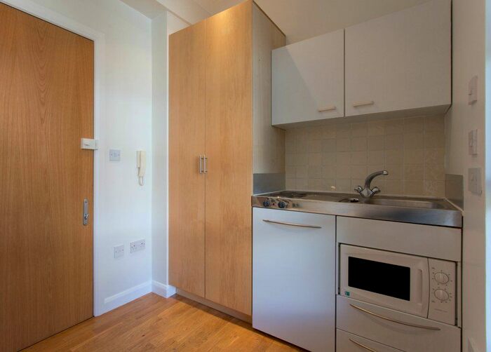 Studio To Rent In Queensborough Terrace, London, W2