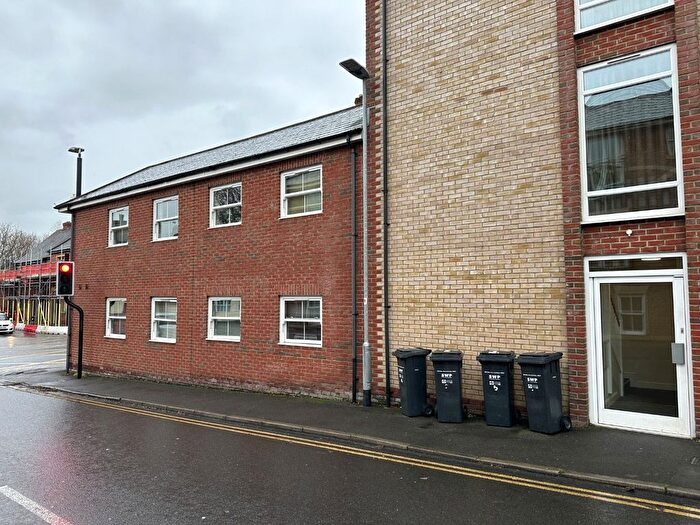 2 Bedroom Flat To Rent In Victoria Street, Taunton, Somerset, TA1