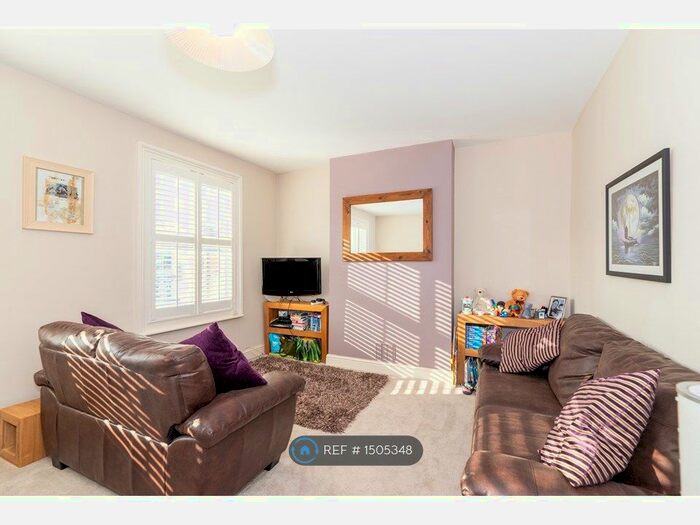 2 Bedroom Flat To Rent In Earlsfield Road, London, SW18