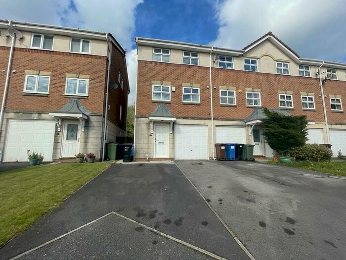 3 Bedroom Town House To Rent In Owens Farm Drive, SK2