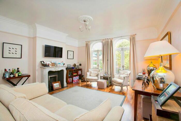 3 Bedroom Property To Rent In King George Square, Richmond, TW10