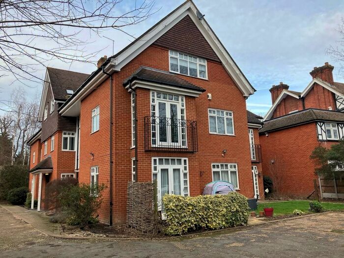 1 Bedroom Flat To Rent In Main Road, Gidea Park, Romford, RM2