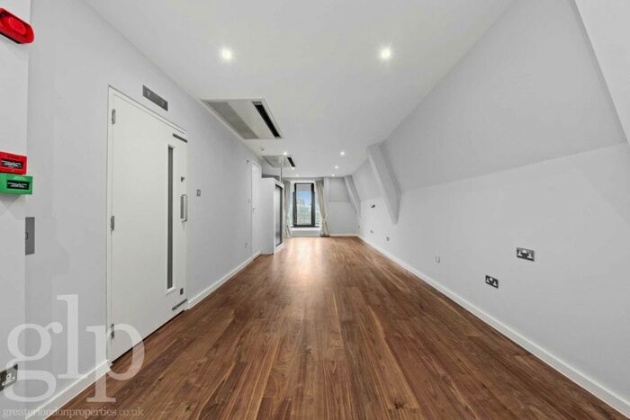 1 Bedroom Flat To Rent In Soho Square, Soho, W1D