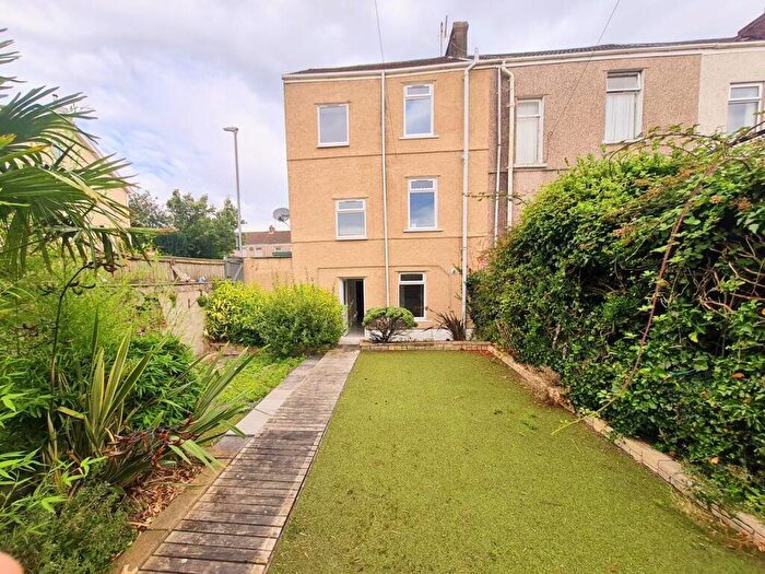 4 Bedroom House To Rent In Queen Victoria Road, LLanelli, SA15