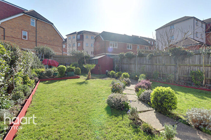3 Bedroom End Of Terrace House For Sale In Central Road, Morden, SM4