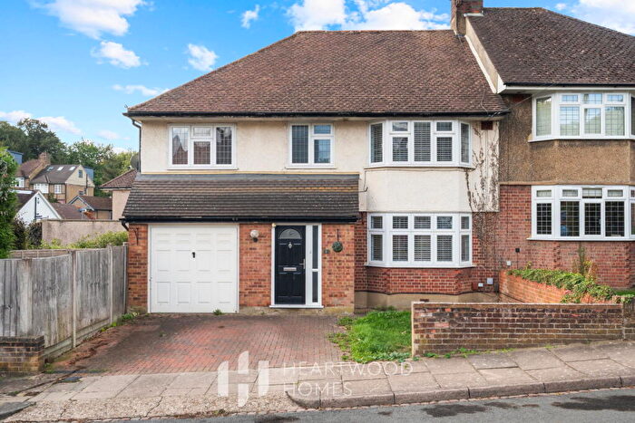 4 Bedroom Semi-Detached House For Sale In Orchard Close, St. Albans, AL1