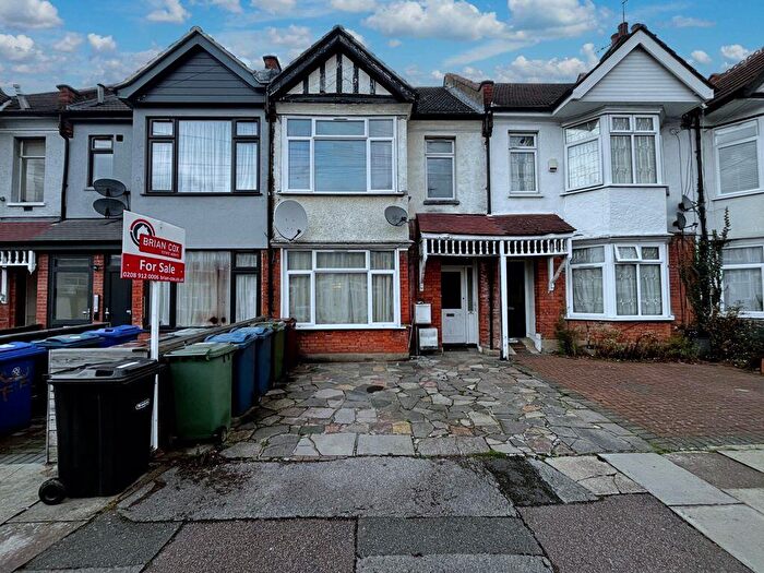 1 Bedroom Maisonette For Sale In Wellesley Road, Harrow, HA1